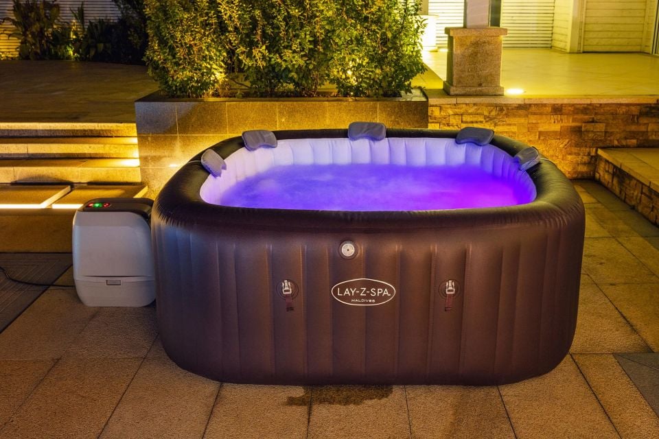 Lay-Z-Spa® 1060033XXX24 Maldives Smart Luxe HydroJet Pro™ Şişme Spa Havuzu, Mobil Uygulama Kontrollü, 5-7 kişilik