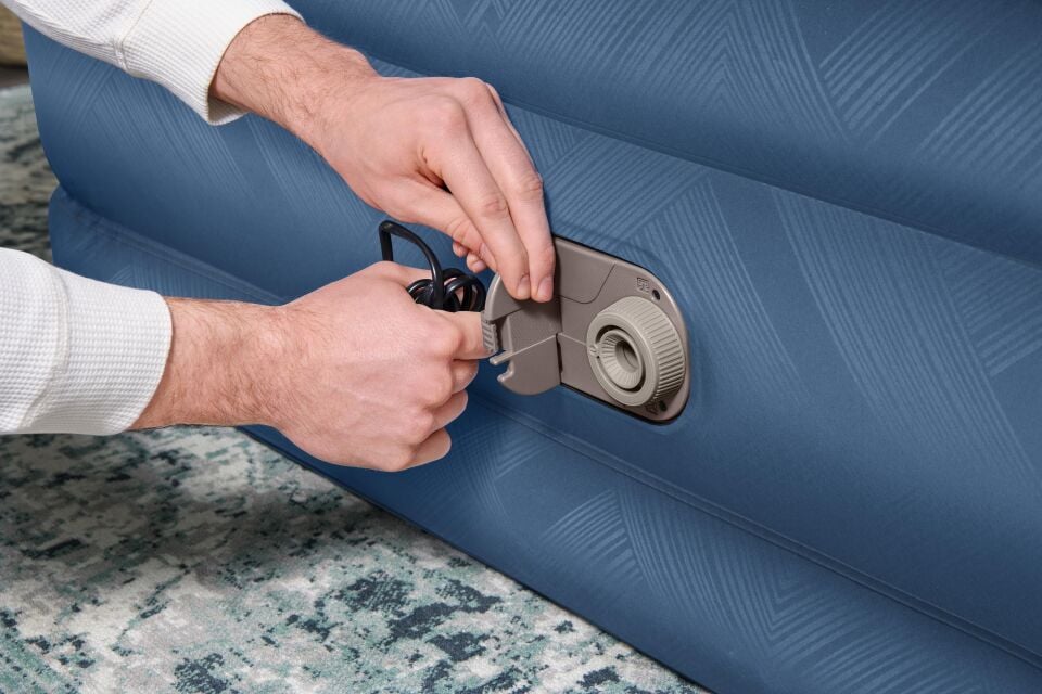 Bestway® 69075 Fortech™ Snugable Top™ Geniş Çift Kişilik Şişme Yatak, Elektrikli Entegre Şişirme Aparatı ve Antimikrobiyal Kaplama 2.03 m x 1.52 m x 46 cm