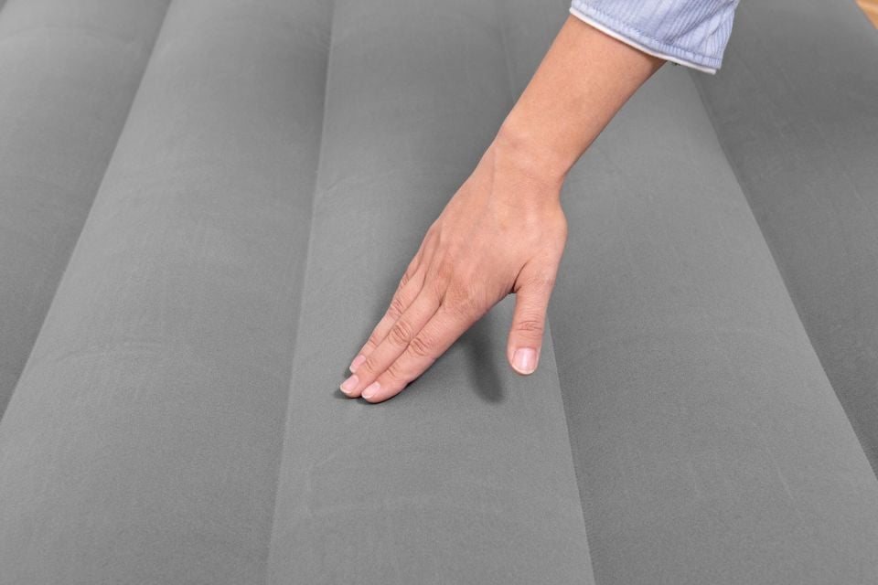 Bestway® 67403 Tritech™ Geniş Çift Kişilik Şişme Yatak, Entegre Elektrikli Şişirme Aparatı ve Antimikrobiyal Kaplama 2.03 m x 1.52 m x 46 cm