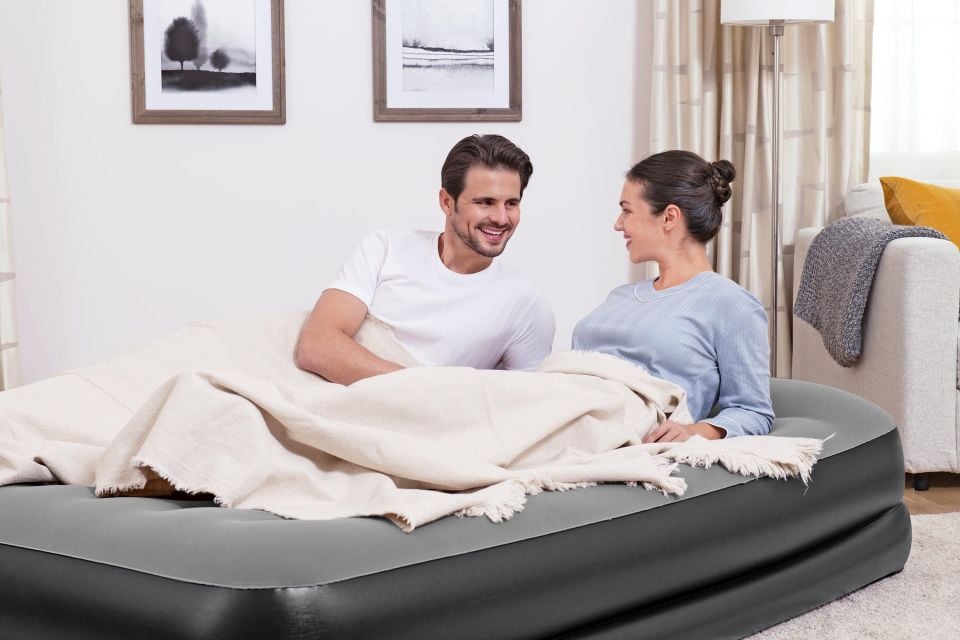 Bestway® 67403 Tritech™ Geniş Çift Kişilik Şişme Yatak, Entegre Elektrikli Şişirme Aparatı ve Antimikrobiyal Kaplama 2.03 m x 1.52 m x 46 cm
