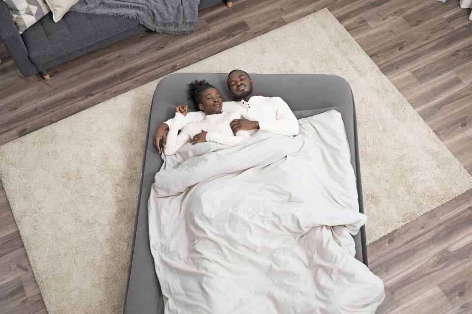 Bestway® Tritech® Geniş Çift Kişilik Şişme Yatak ve USB'li Entegre Şişirme Aparatlı 2.03 m x 1.52 m x 36 cm