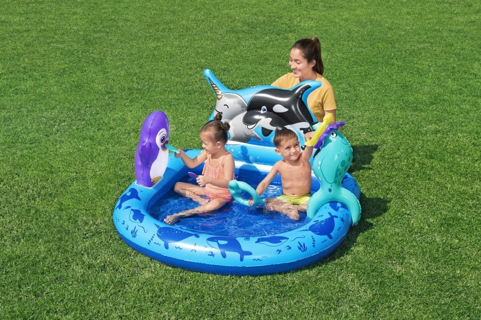 Bestway® 53156 Polar Pals™ Kutuplar Temalı Su Oyun Havuzu 1,34 m x 1,31 m x 73 cm