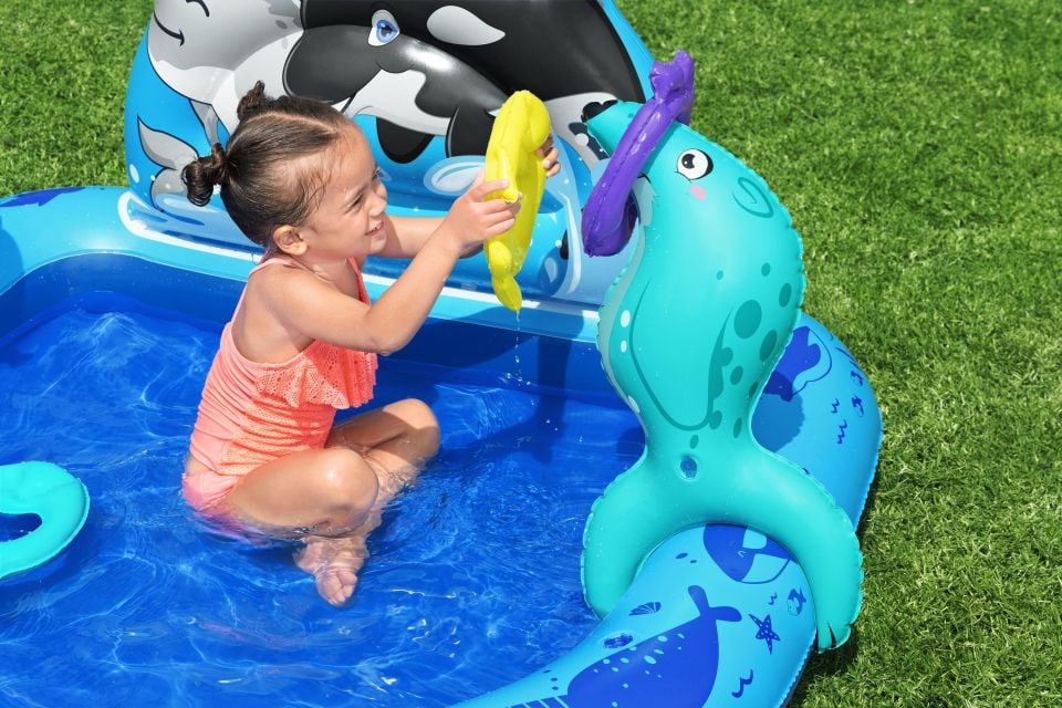 Bestway® 53156 Polar Pals™ Kutuplar Temalı Su Oyun Havuzu 1,34 m x 1,31 m x 73 cm